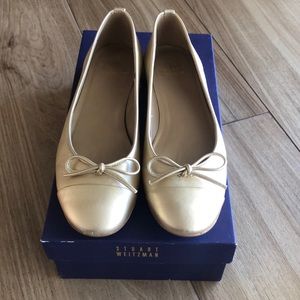 NEW Stuart Weitzman gold flats